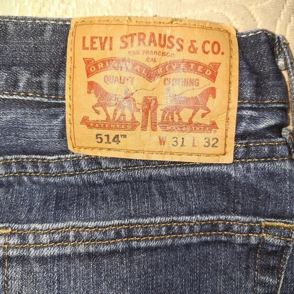 A bundle of 2 pairs of mens pants in a size 31x32. J.Crew corduroy, Levis denim